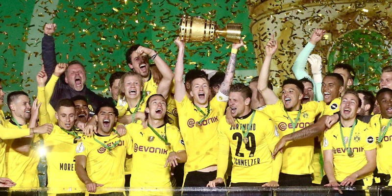 Reus cùng Dortmund đạt nhiều danh hiệu